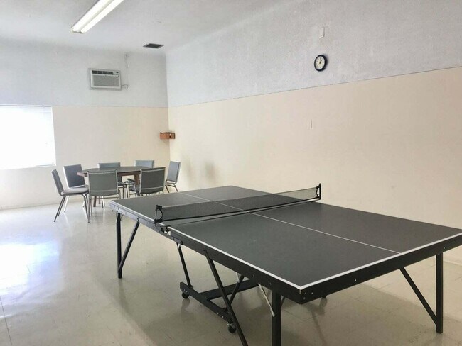 Building Photo - 3240 Lake Osborne Dr