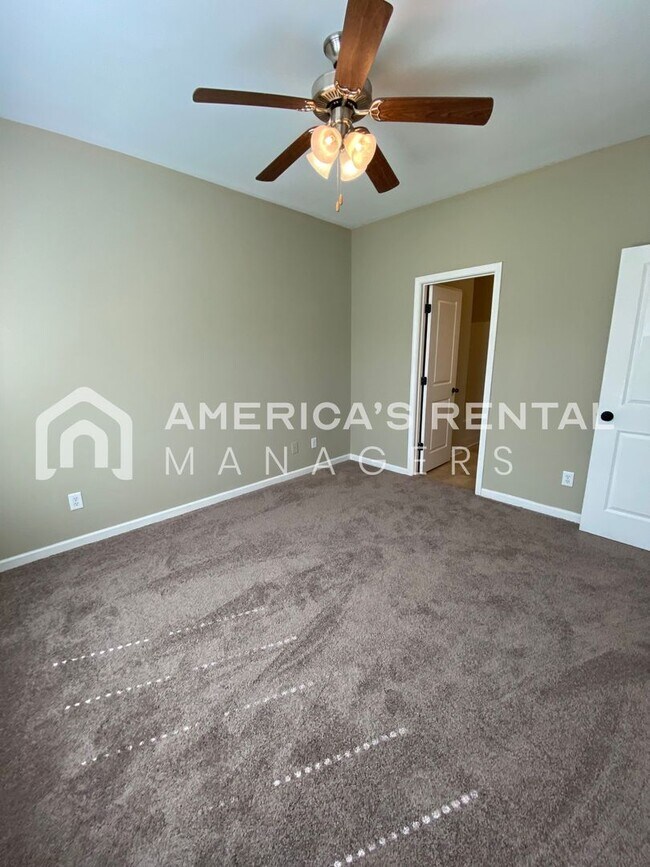 Building Photo - 129 The Heights Dr