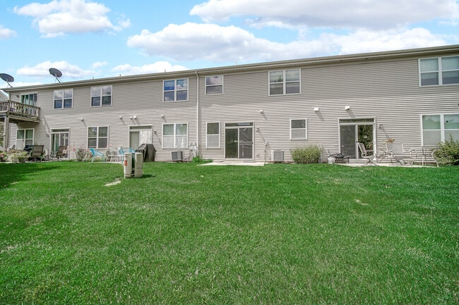 Building Photo - 1243 Waverly Dr