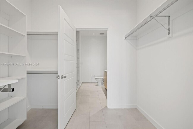 Building Photo - 2150 N Bayshore Dr