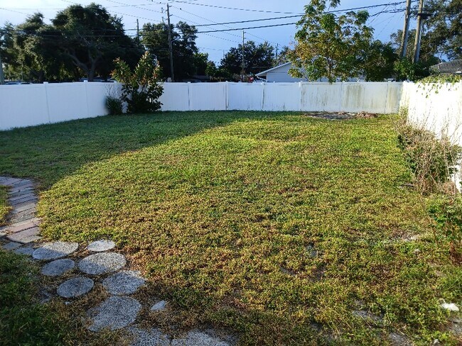 Building Photo - 6100-6104 4th Ave S