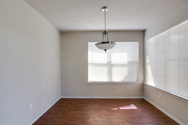 Building Photo - 3920 Malibu Sun Dr