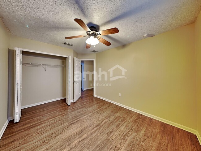 Building Photo - 1643 Hawkins Cove Dr E