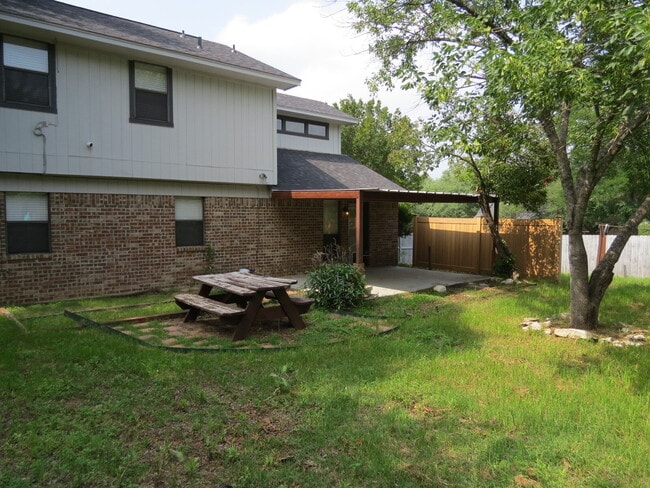 Building Photo - Welcome home to this beautifully maintained two-story residence that blends comfort, style, and e...