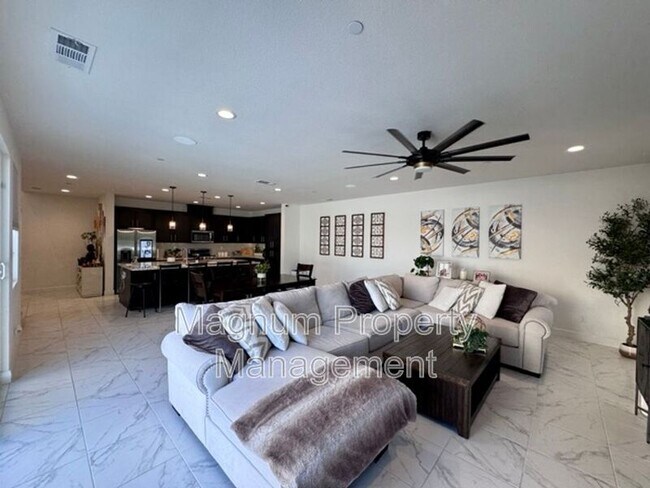 Building Photo - 38572 Rosegate Pl