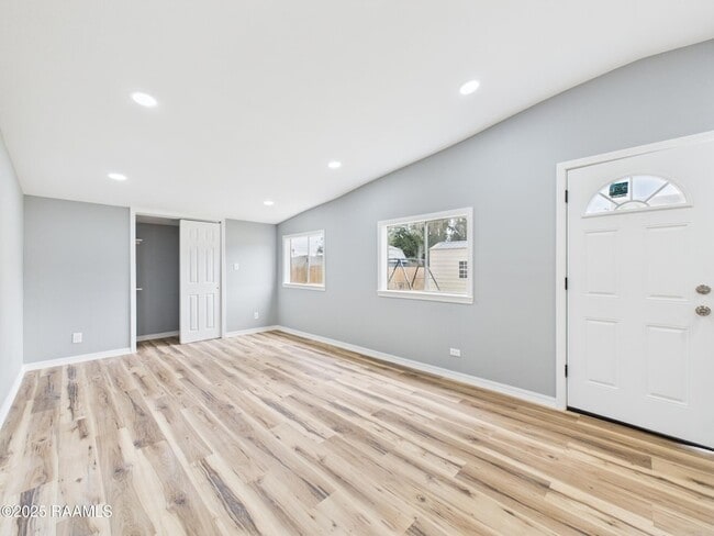 Building Photo - 300 Gauthier Rd