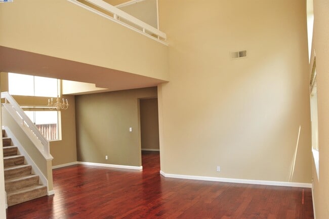 Building Photo - 275 Woodruff Way