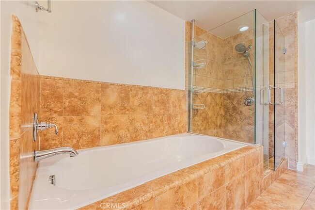 Building Photo - 1835 S Barrington Ave