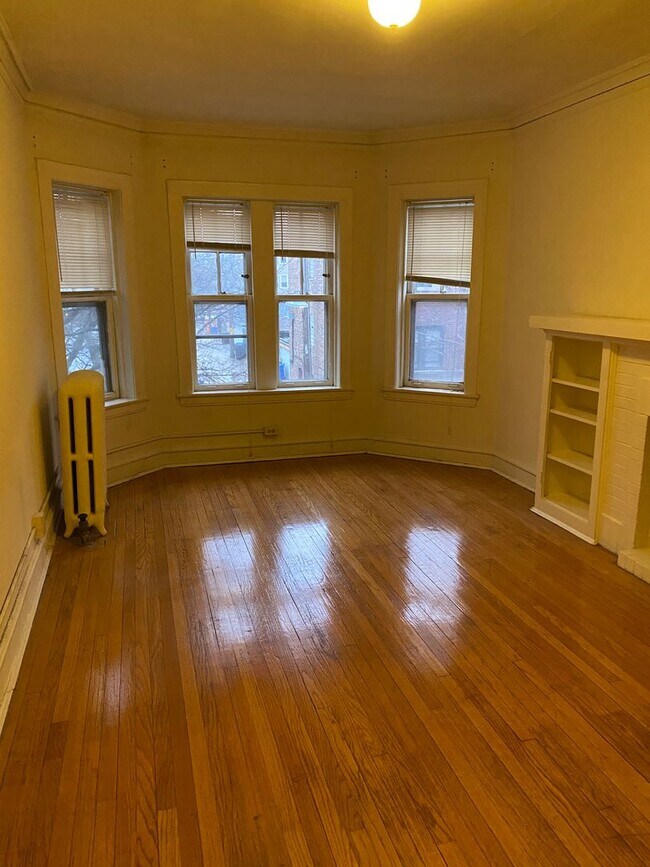 Building Photo - Spacious Lincoln Square