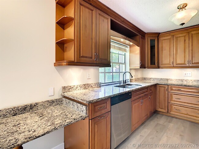 Building Photo - 1370 Cottonwood Cir