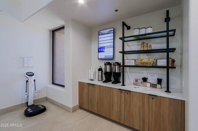 Building Photo - 6939 E Bramble Berry Ln