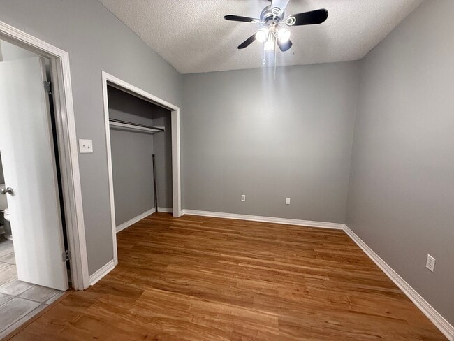 Building Photo - Charming 2 Bed 1 Bath Apartment