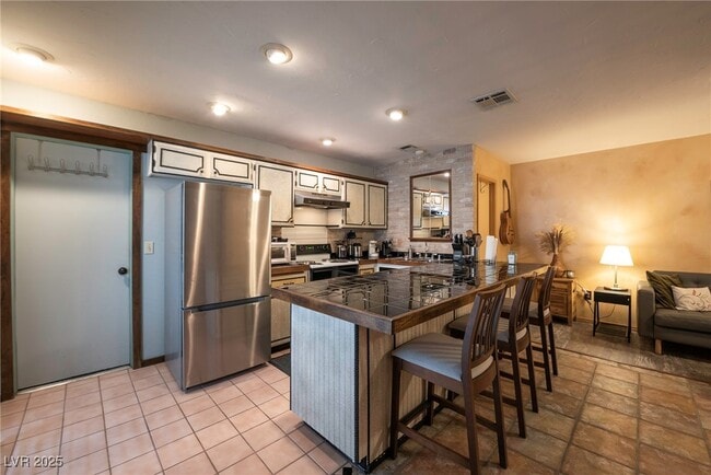 Building Photo - 1844 Mimosa Ct