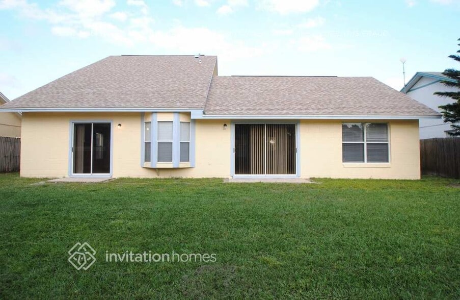 Building Photo - 8030 Excalibur Ct
