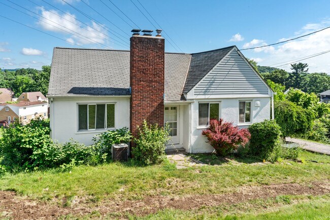 Building Photo - Unbeatable 4 bedroom in Penn Hills available now!