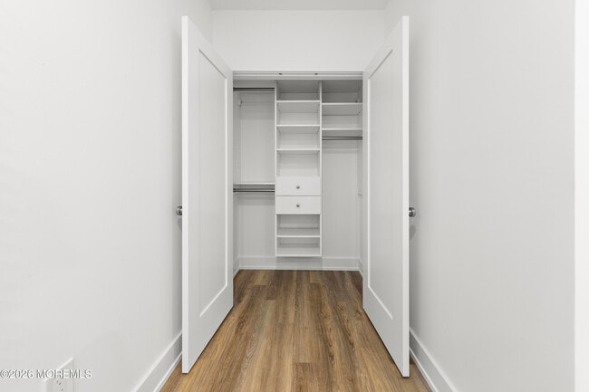 Building Photo - 427 Hoyt St