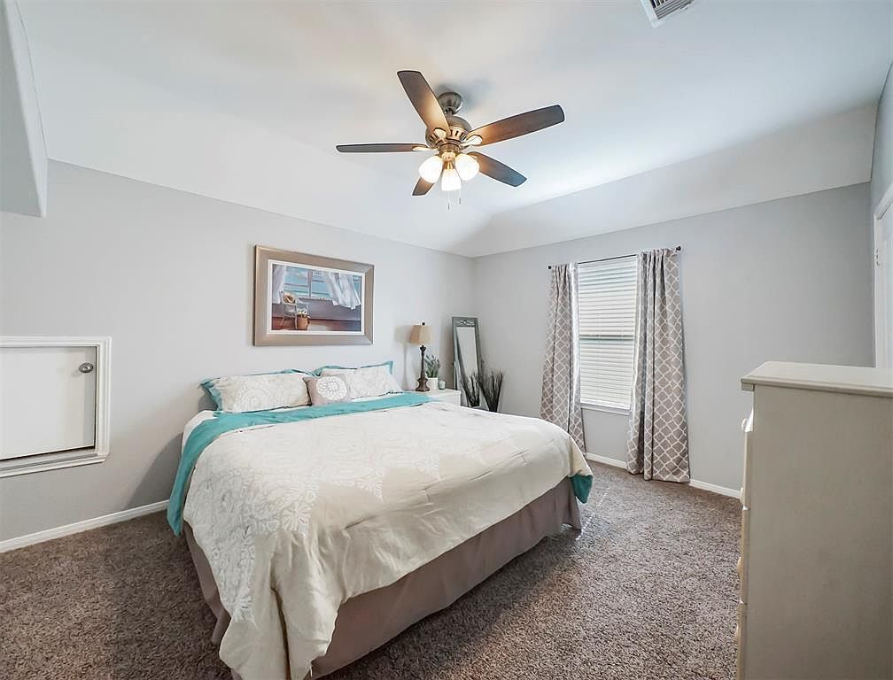 Building Photo - 28710 Brownwood Lake Dr