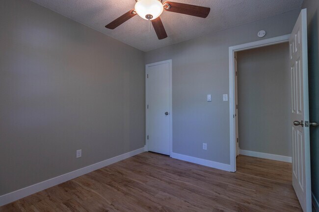 Building Photo - 1635A W Amos Dr