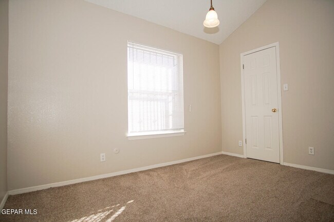 Building Photo - 10661 Obsidian St