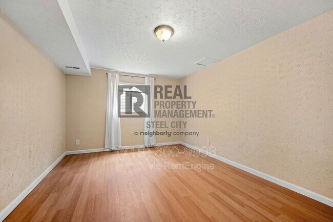 Building Photo - 12 Chicory Ct