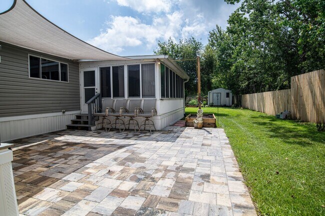 Building Photo - Home on half acre with land and storage