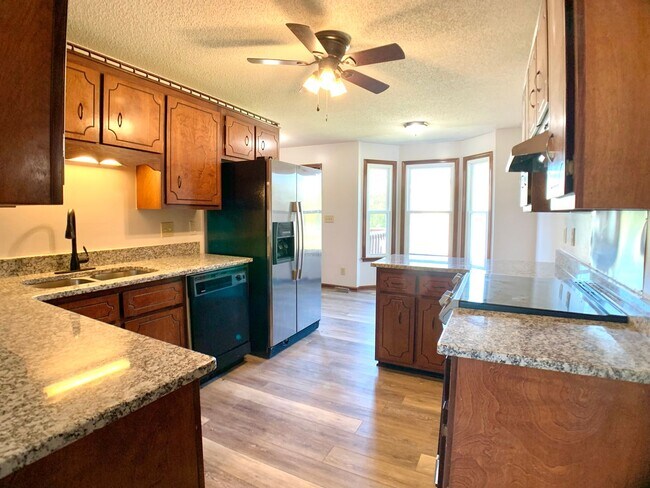 Building Photo - 501 Eysian Rd