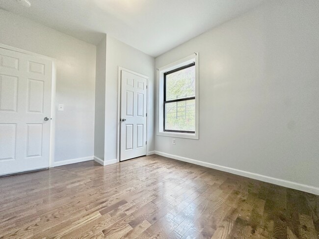 Building Photo - 518 W 204th St