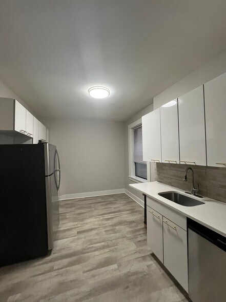 Building Photo - 412 54th St