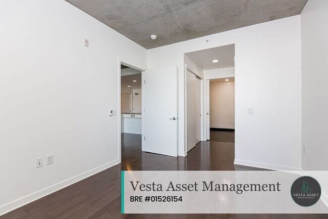 Building Photo - Designer 2-Bedroom in Iconic VIDA Residences