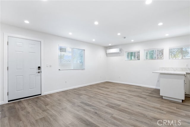 Building Photo - 7042 White Oak Ave