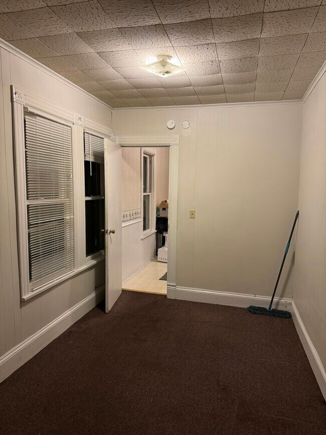 Building Photo - 323 Ash St