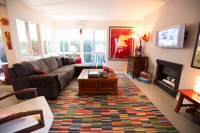 Building Photo - 2508 Arizona Ave