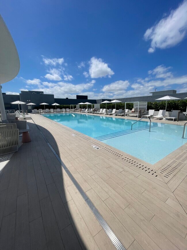 Building Photo - 598 NE 58th St