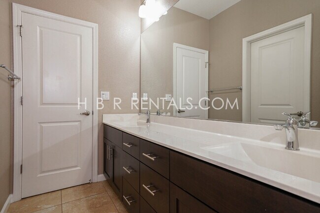 Building Photo - River Islands Living: Modern 4-Bedroom Hom...
