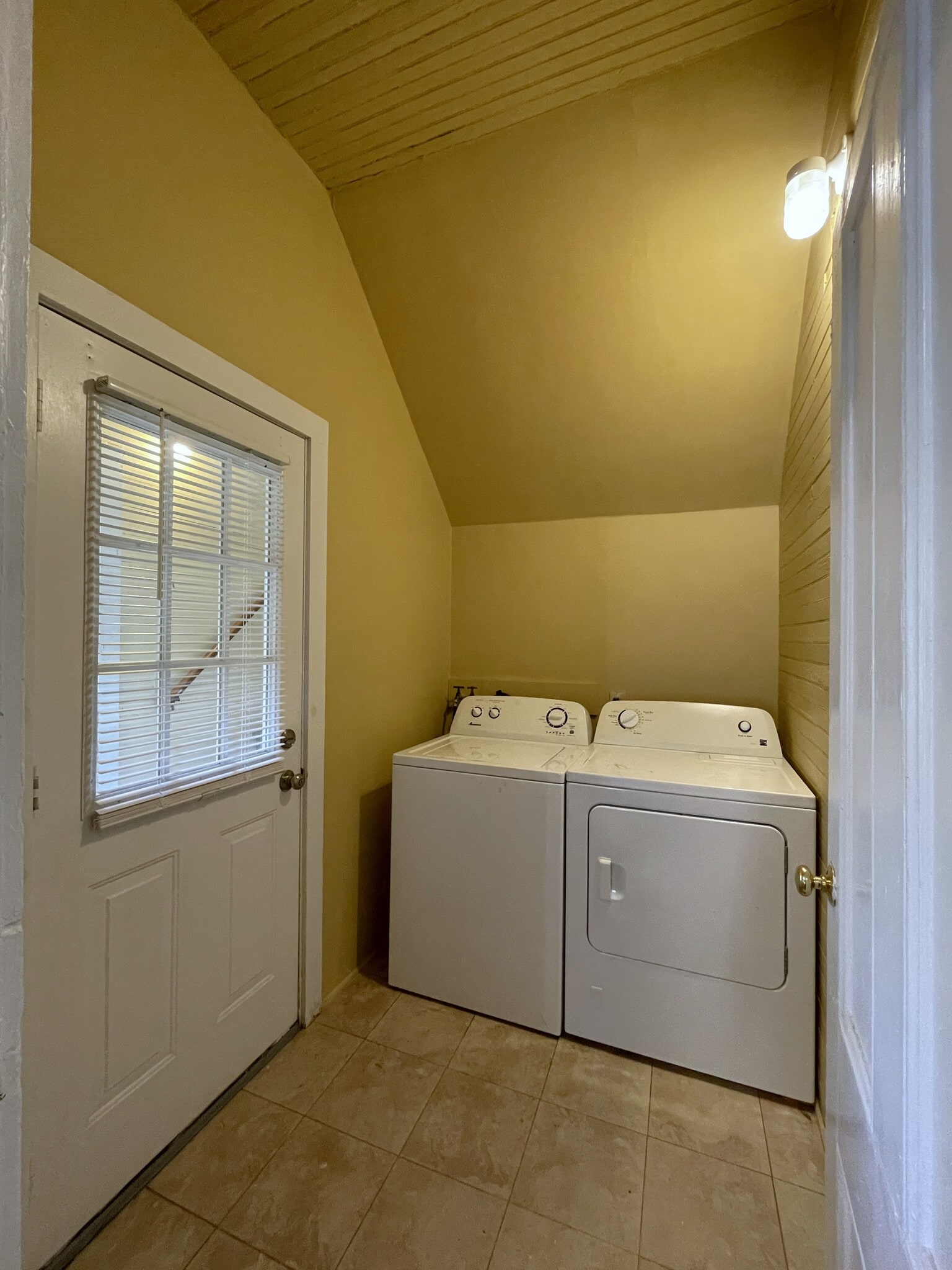 Laundry Room - 419 W Gray St