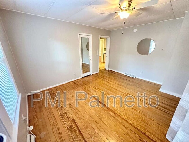 Building Photo - 2817 Columbia Ave