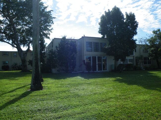 Building Photo - 15 Willowbrook Ln