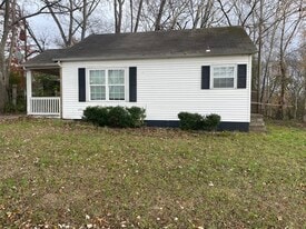 Building Photo - 919 Oak Ln