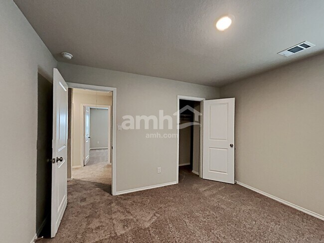 Building Photo - 10039 Braun Crst