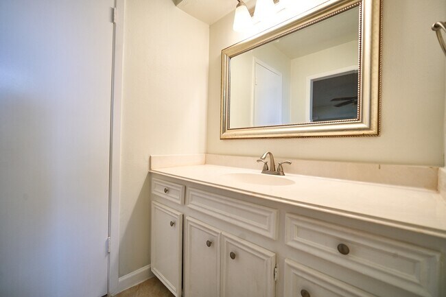 Building Photo - 14034 Utopia Dr