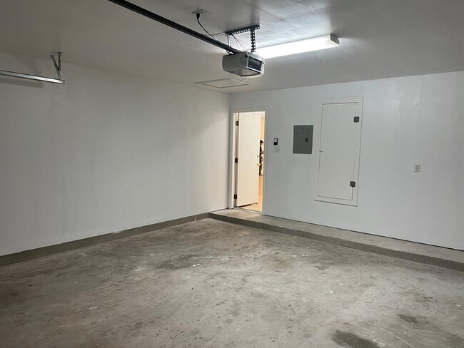 Building Photo - 18121 Skysail Dr