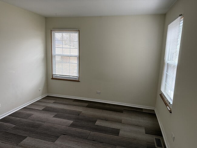 Building Photo - 704 Wakefield Rd