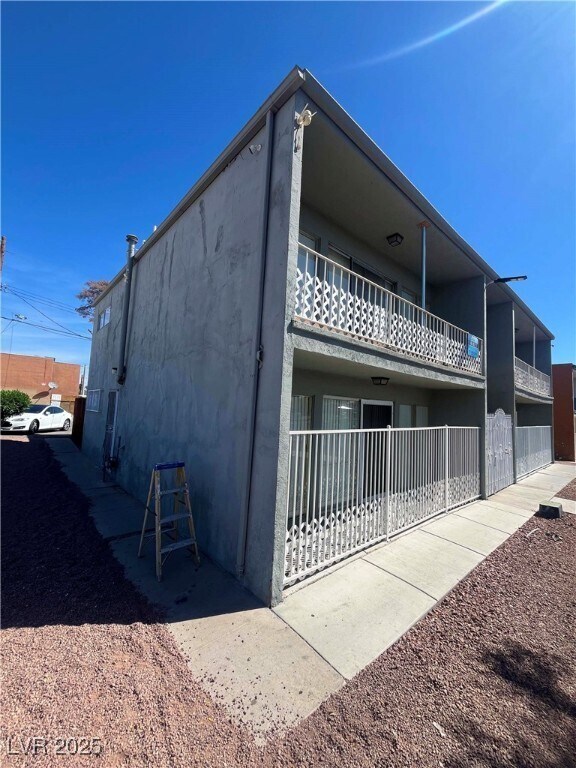 Building Photo - 1388 E Desert Inn Rd