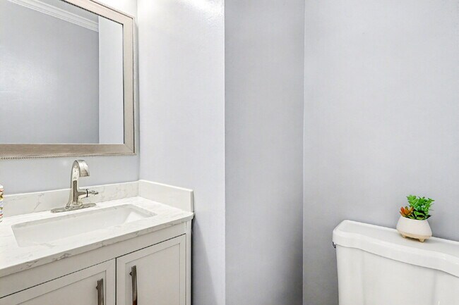 Building Photo - Welcome Home!!