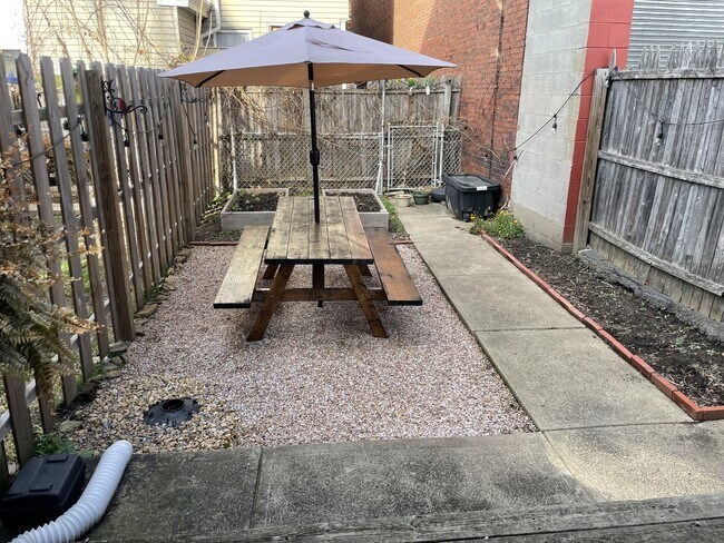 Building Photo - 23 Hays St