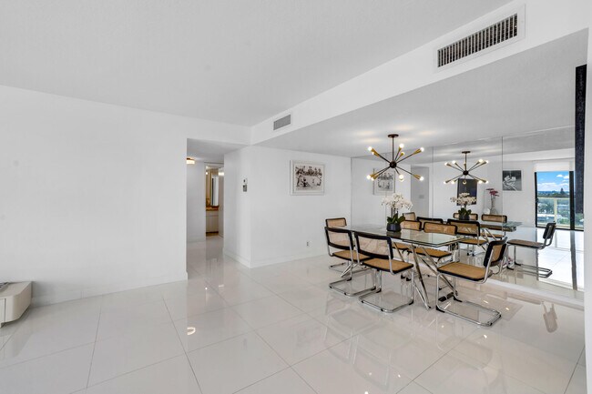 Building Photo - 1000 S Ocean Blvd