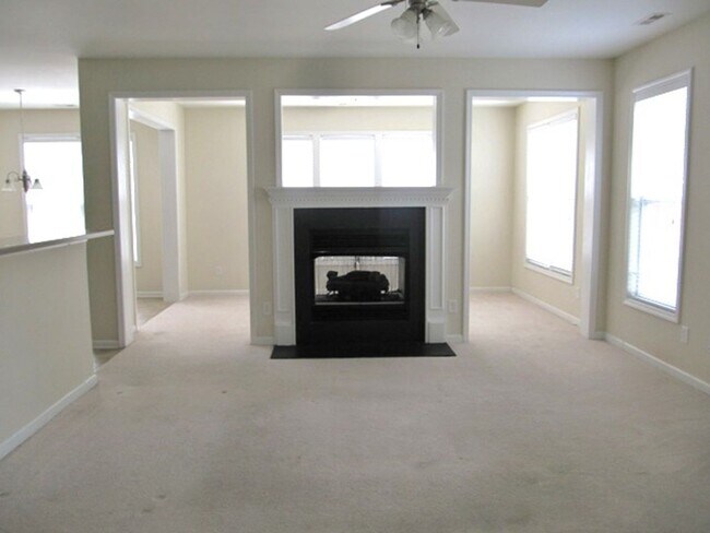 Building Photo - One Month Free Rent ! Discover your new ha...