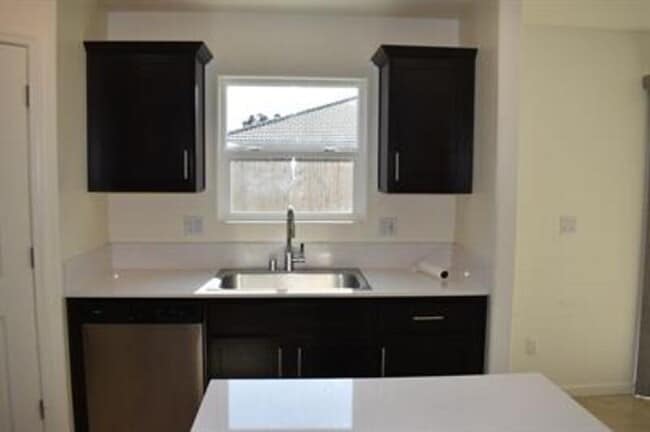 Building Photo - 686 Keenan Ct