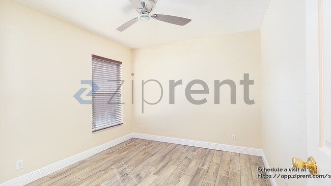 Building Photo - 714 SW Sardinia Ave