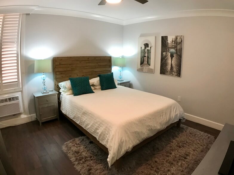 Bedroom easily fits a queen, could also fit a king - 15 S Golfview Rd